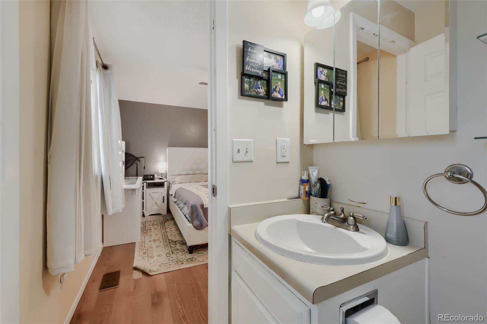MLS Image #14 for 944 s uravan street,aurora, Colorado