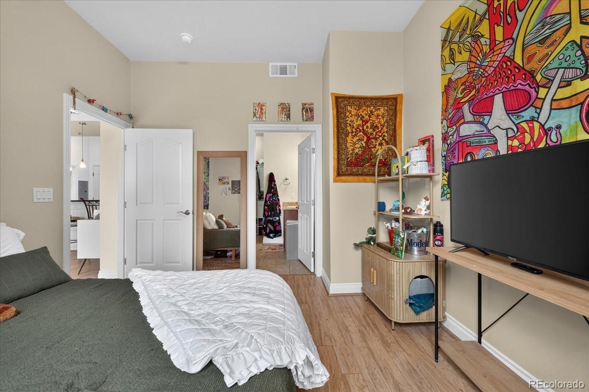 MLS Image #14 for 1700 n emerson street,denver, Colorado