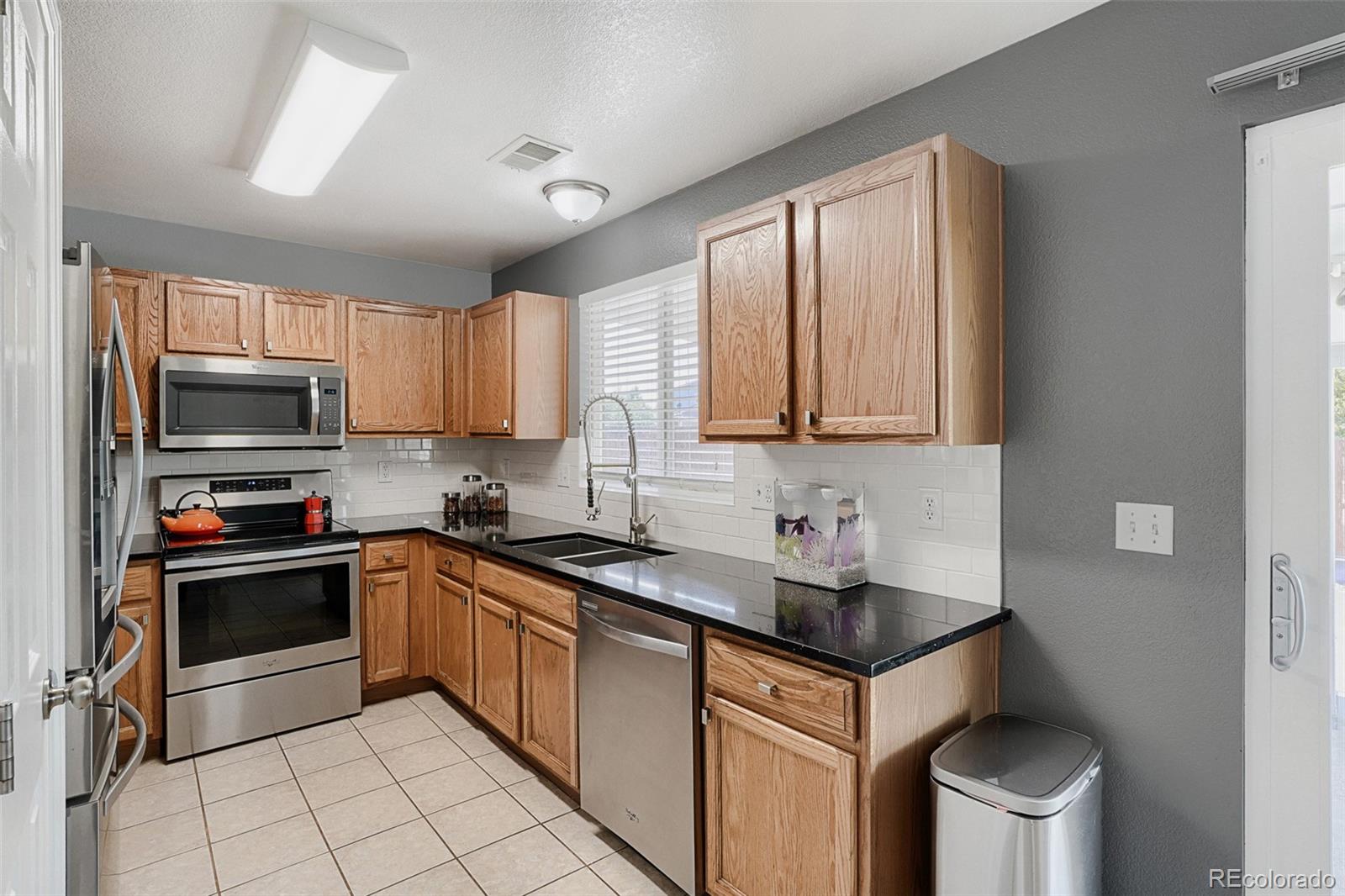 MLS Image #10 for 15673 e 51st place,denver, Colorado