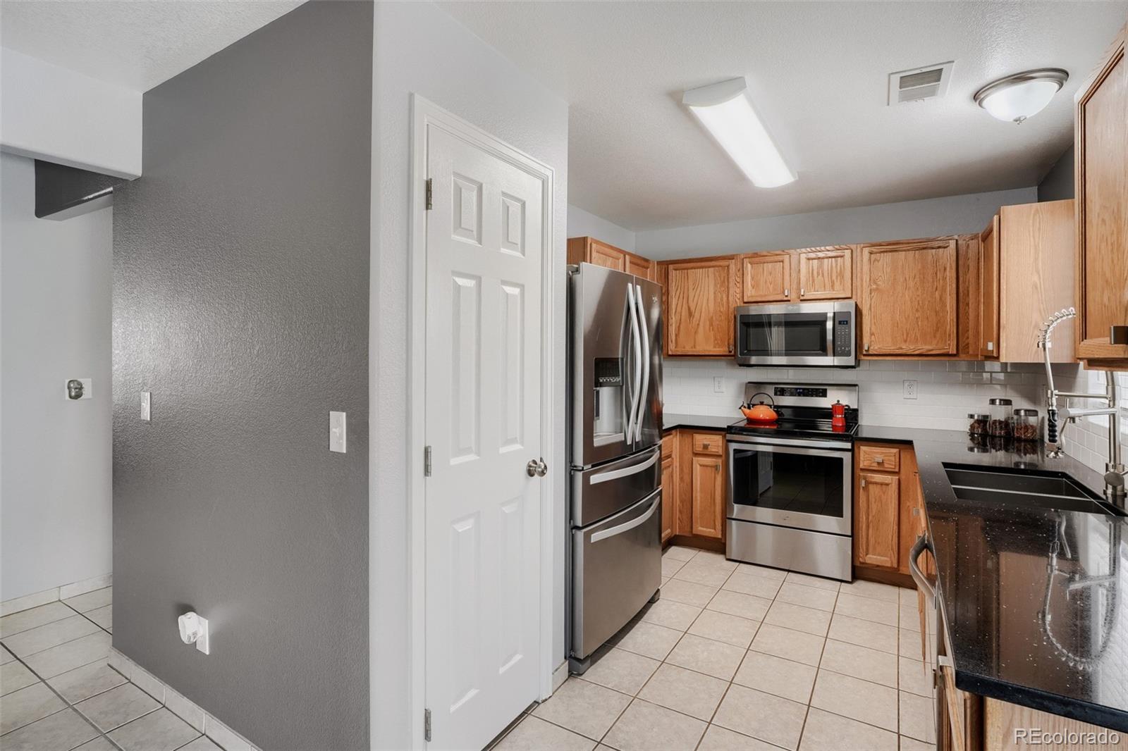 MLS Image #11 for 15673 e 51st place,denver, Colorado