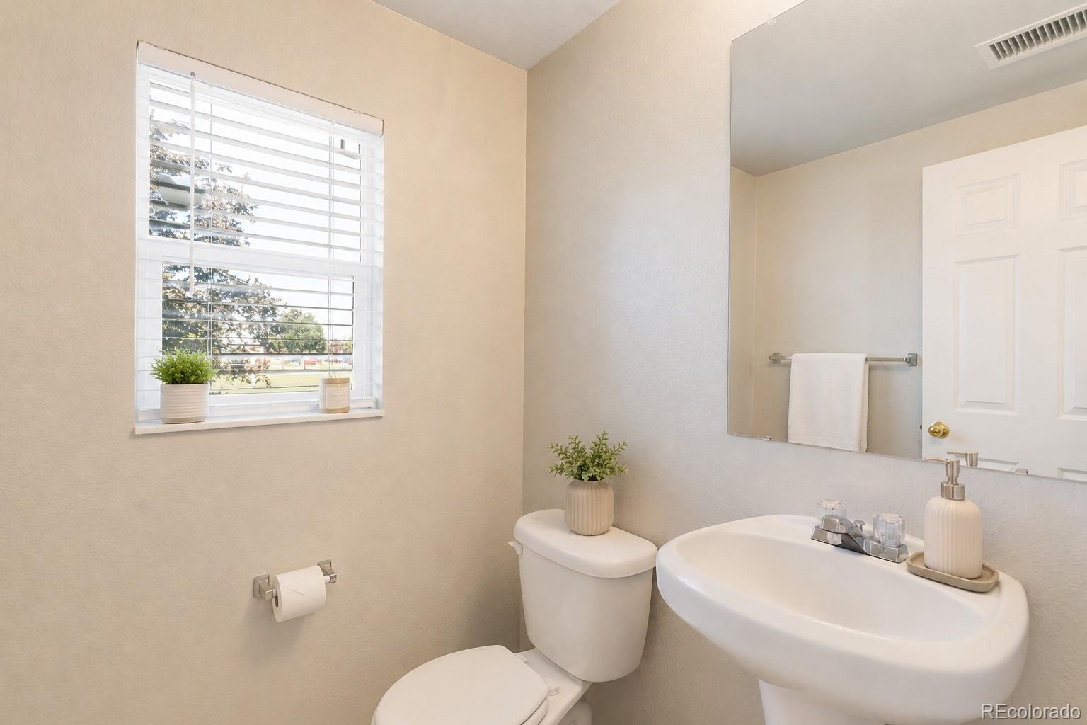 MLS Image #11 for 5766  biscay street,denver, Colorado