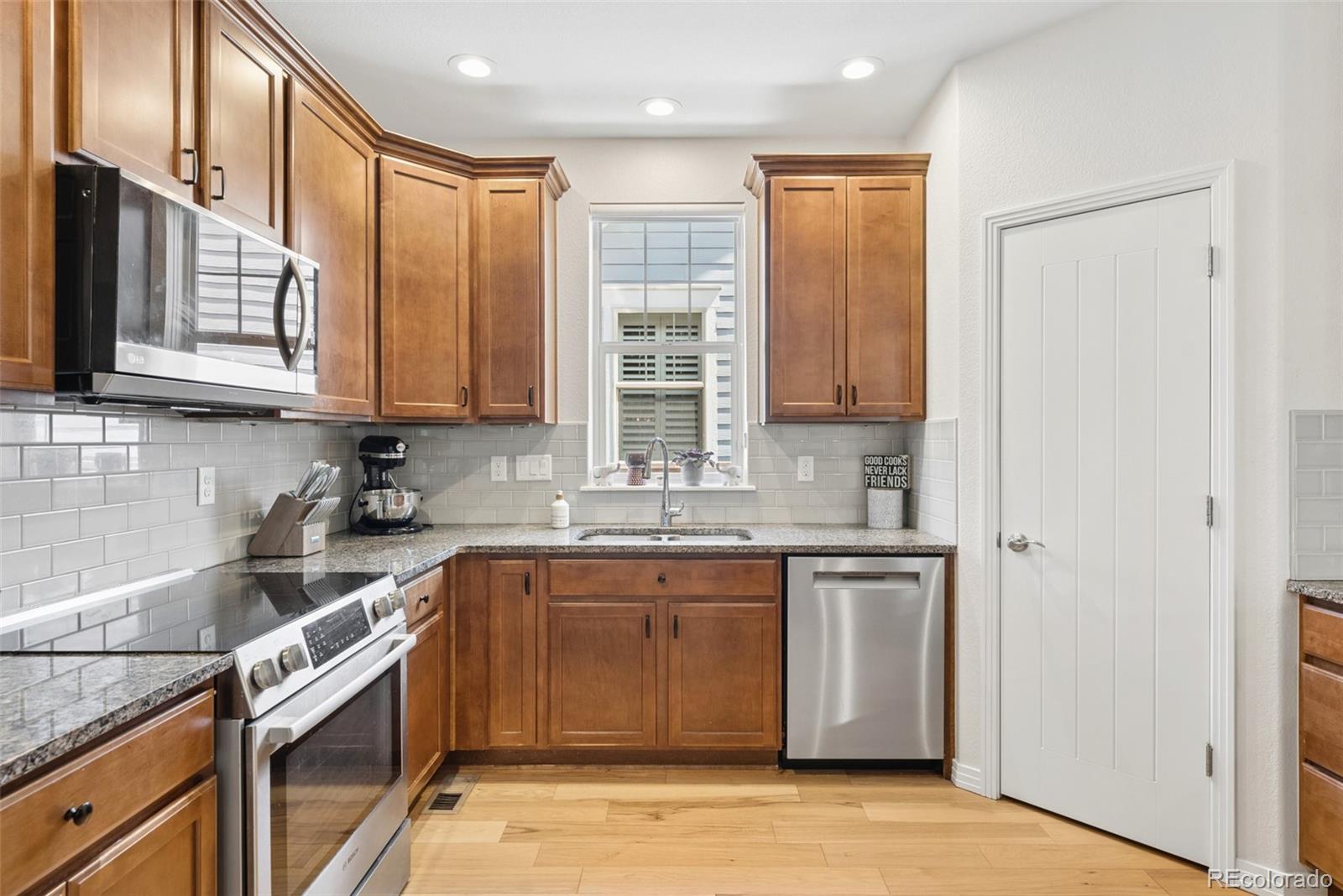 MLS Image #15 for 8241 e 55th avenue,denver, Colorado