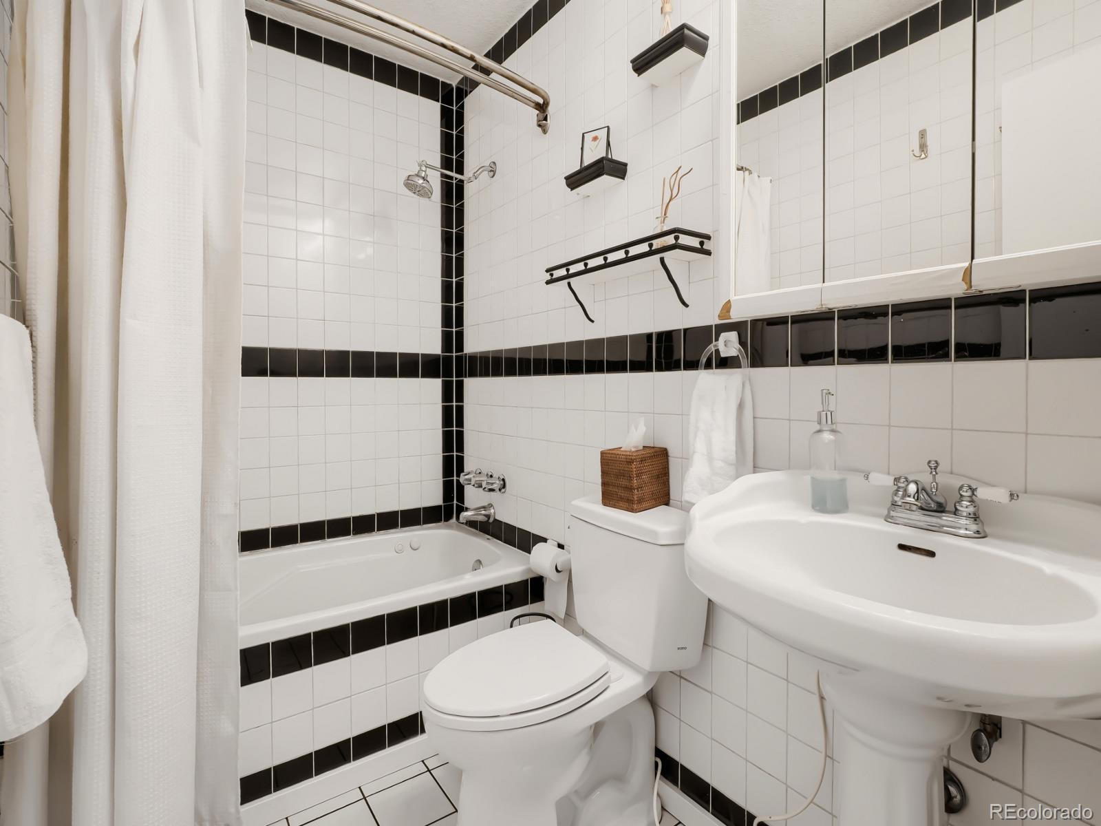 MLS Image #13 for 5533  raritan way,denver, Colorado