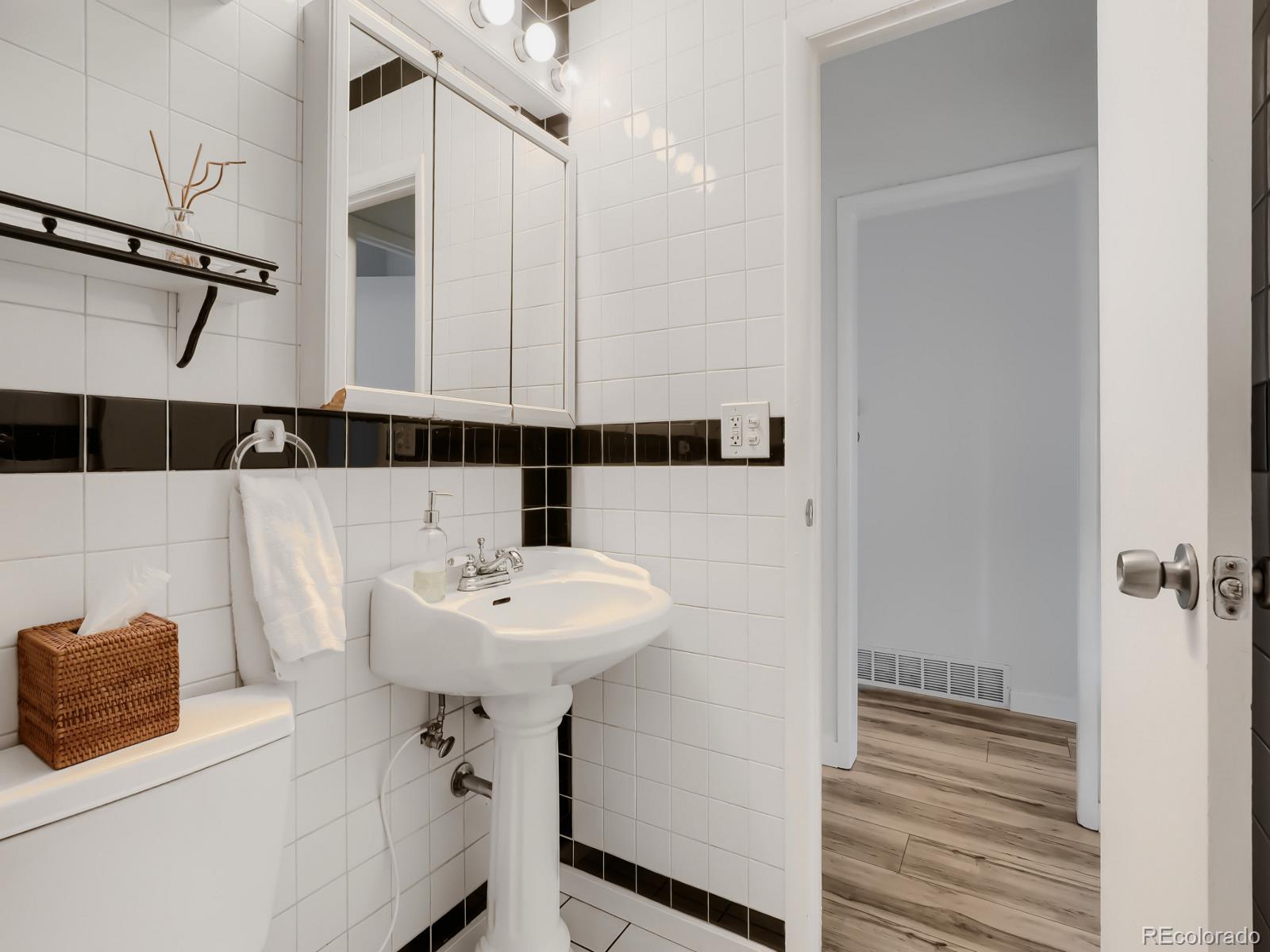 MLS Image #14 for 5533  raritan way,denver, Colorado