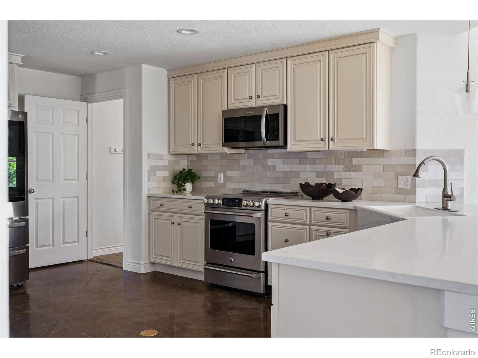 MLS Image #15 for 2554  dutch court,lafayette, Colorado