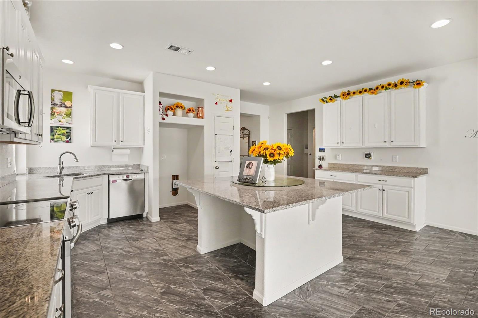 MLS Image #8 for 18754  robins drive,denver, Colorado