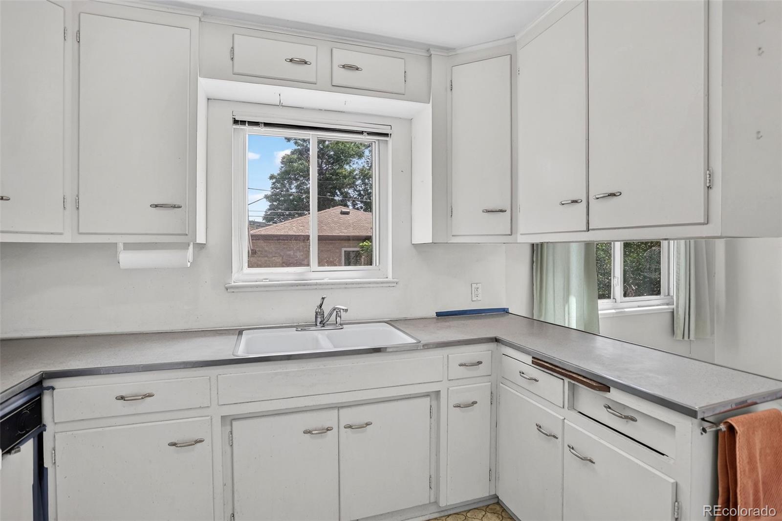 MLS Image #13 for 1520 s corona street,denver, Colorado