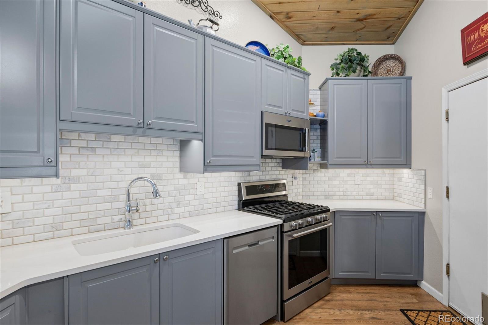MLS Image #12 for 1470 s quebec way,denver, Colorado