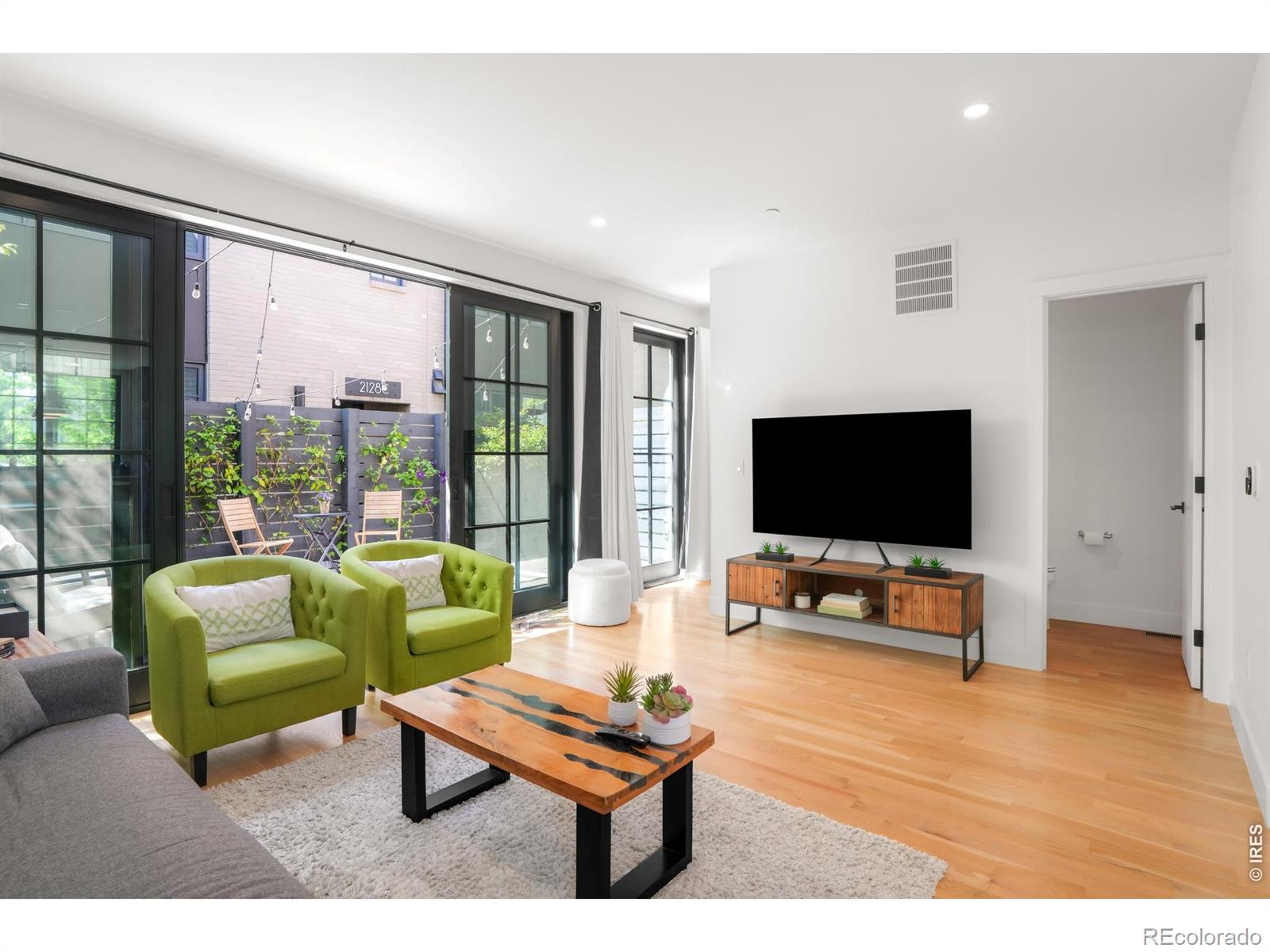MLS Image #10 for 2126  pearl street,boulder, Colorado