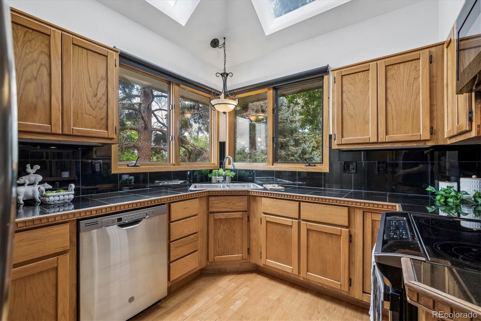 MLS Image #12 for 1300 s monaco street parkway,denver, Colorado