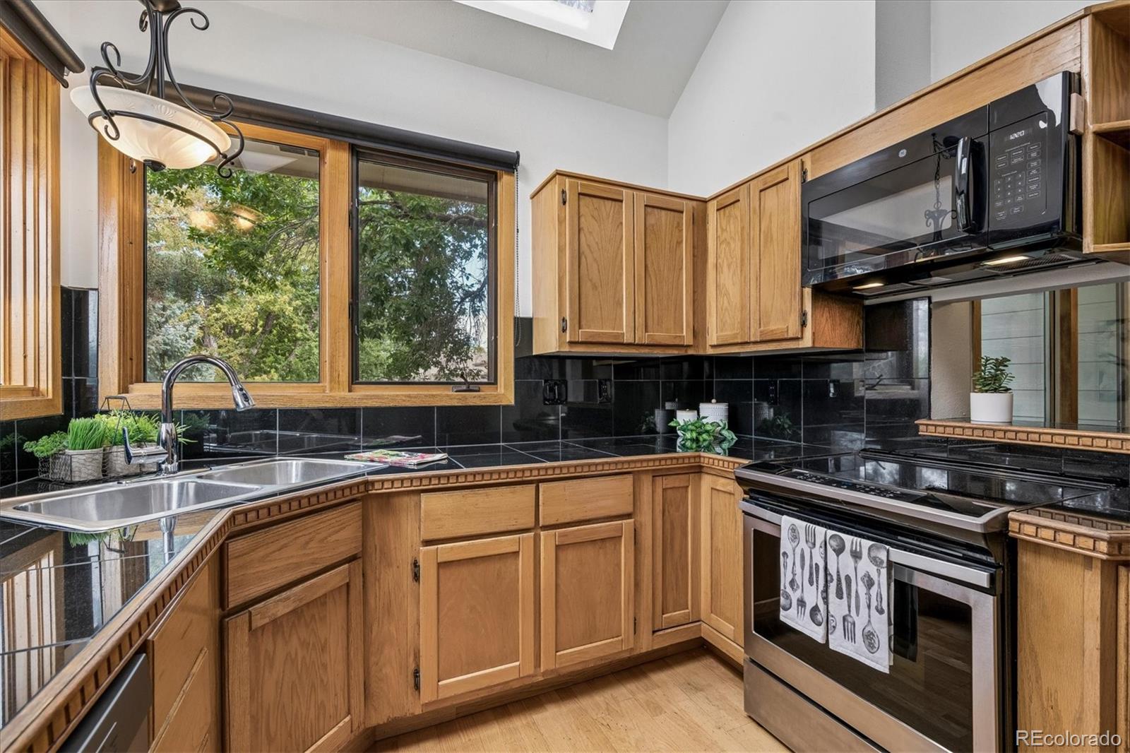 MLS Image #13 for 1300 s monaco street parkway,denver, Colorado