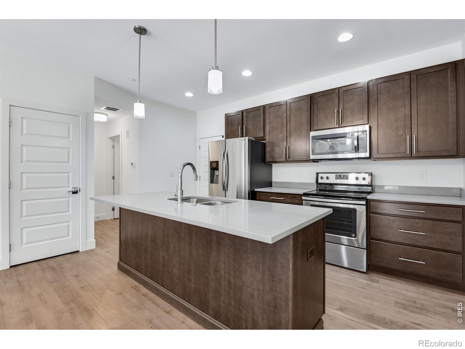 MLS Image #13 for 19570 e sunset circle,aurora, Colorado