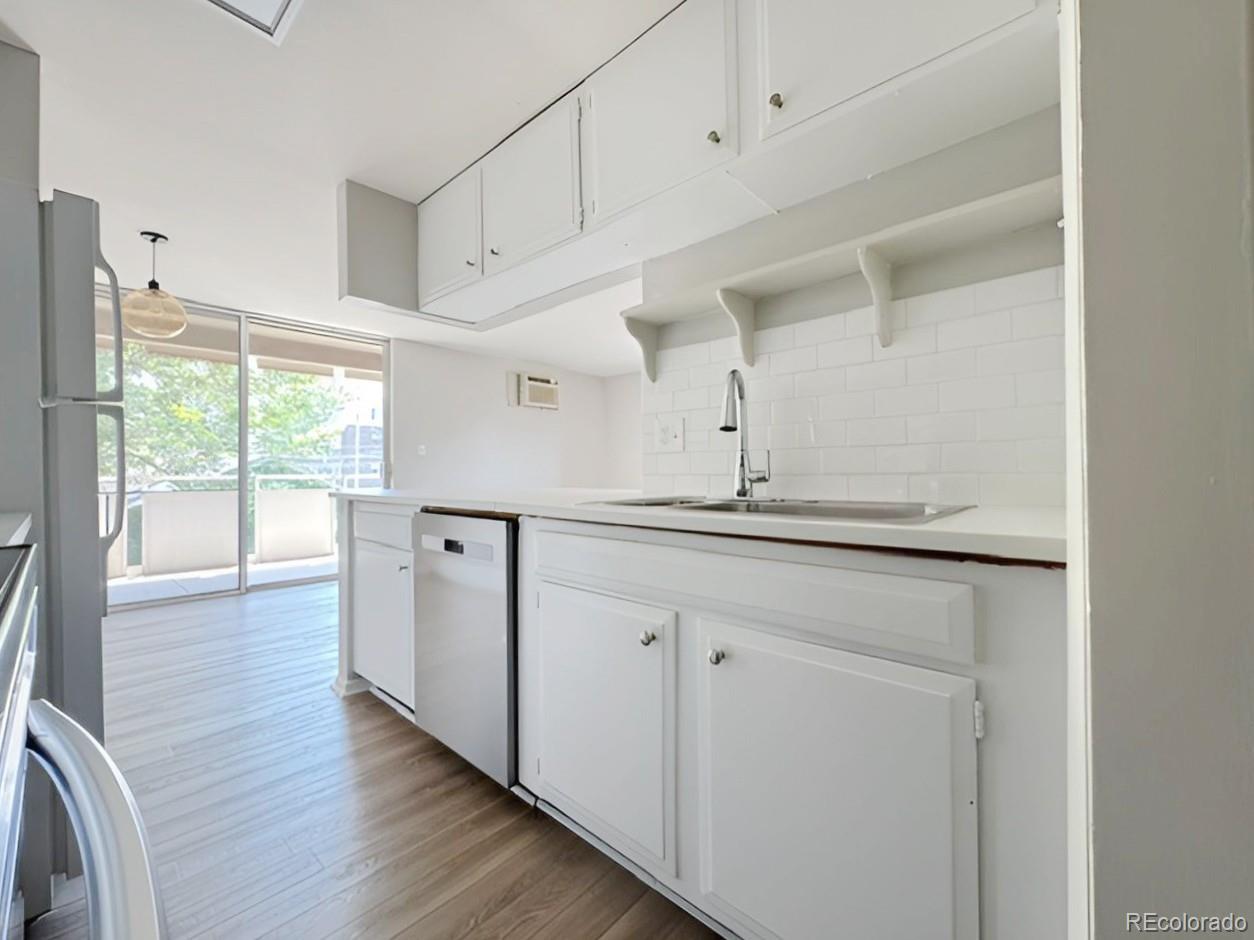 MLS Image #11 for 937 n clarkson street,denver, Colorado