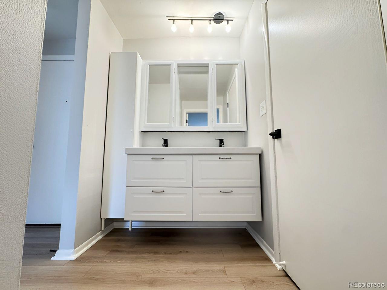 MLS Image #16 for 937 n clarkson street,denver, Colorado