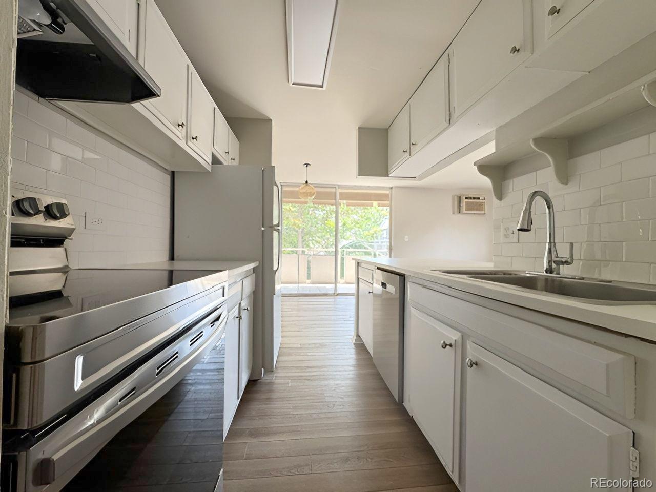 MLS Image #9 for 937 n clarkson street,denver, Colorado