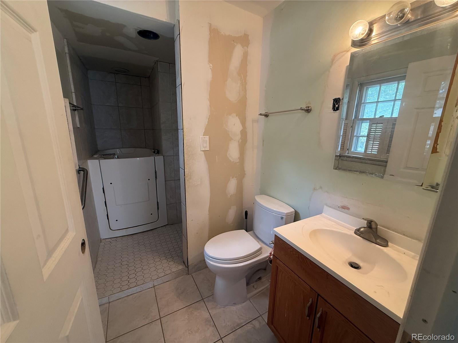 MLS Image #14 for 2324 s forest drive,denver, Colorado