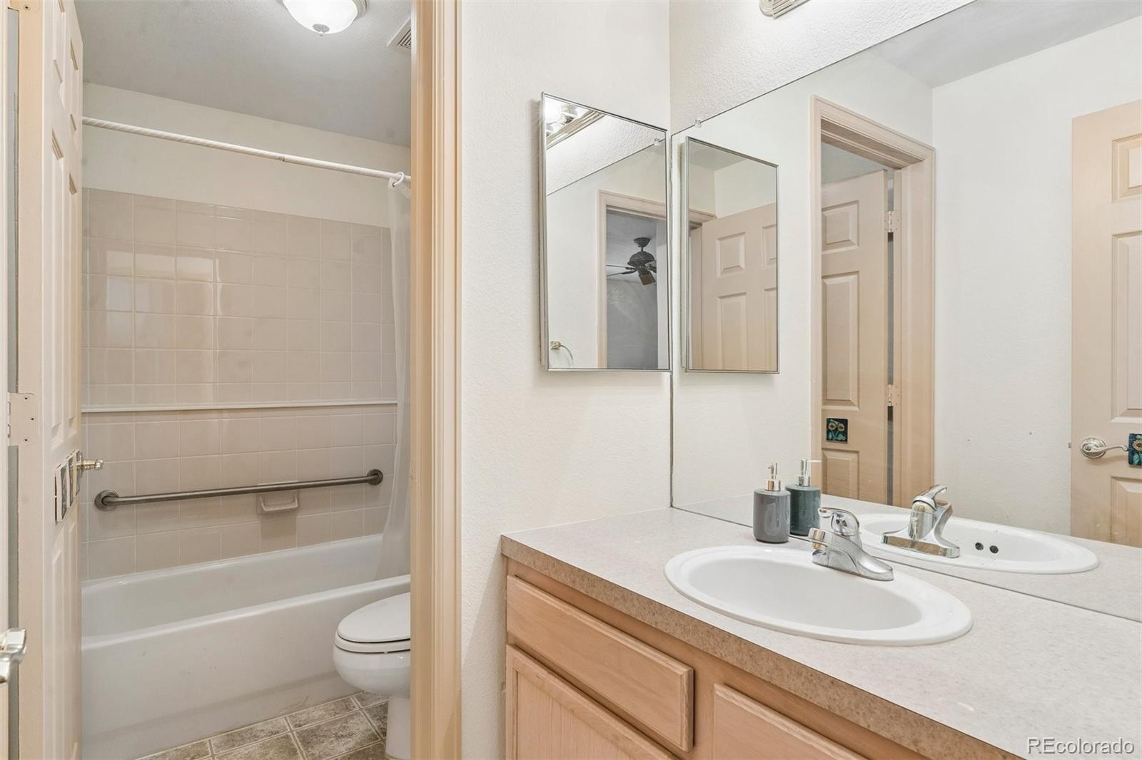 MLS Image #15 for 1445 s chambers road,aurora, Colorado
