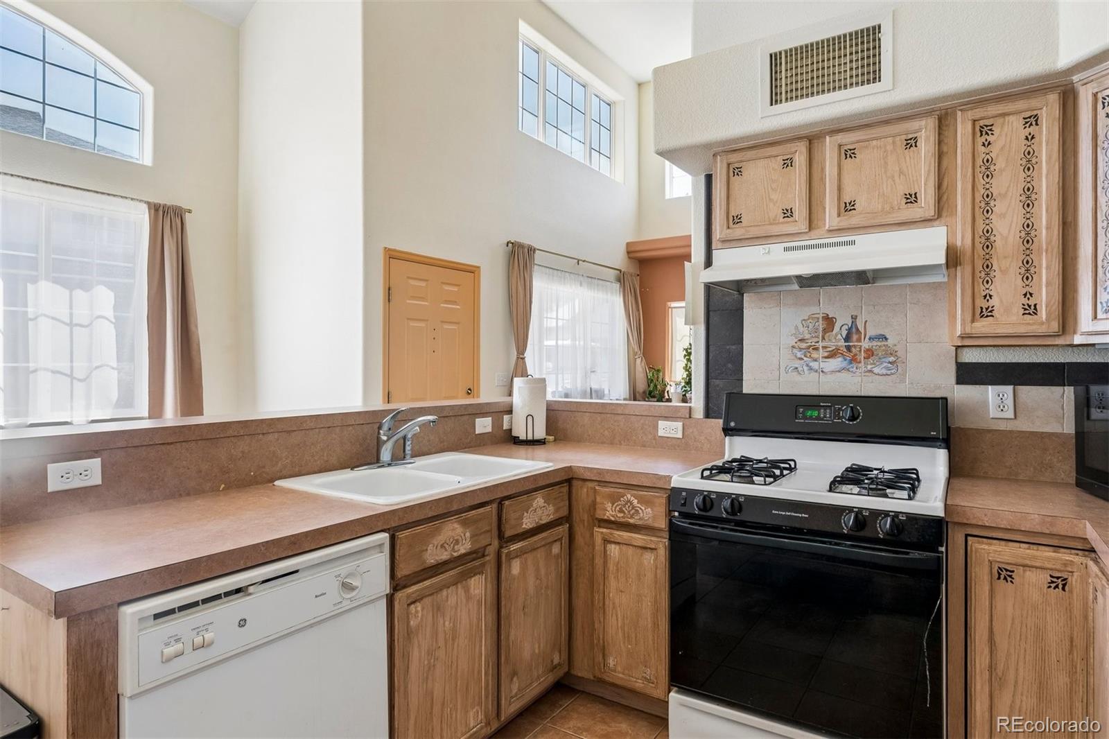 MLS Image #8 for 1445 s chambers road,aurora, Colorado