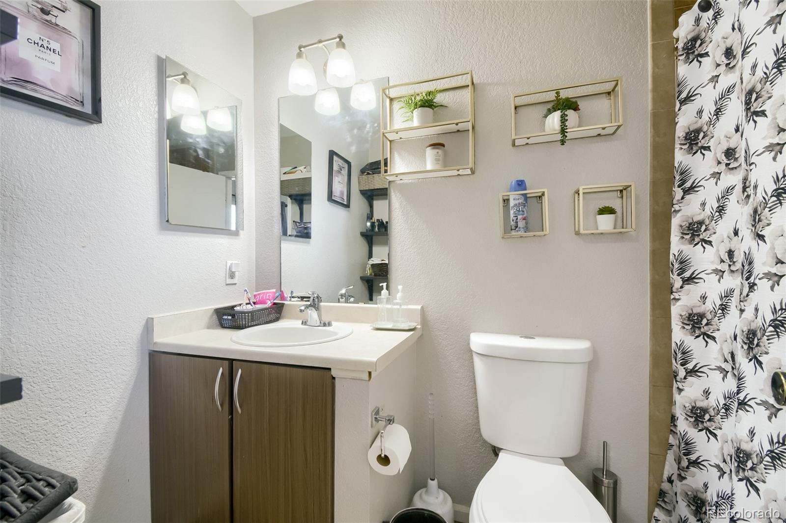 MLS Image #5 for 18646 e 42nd avenue,denver, Colorado