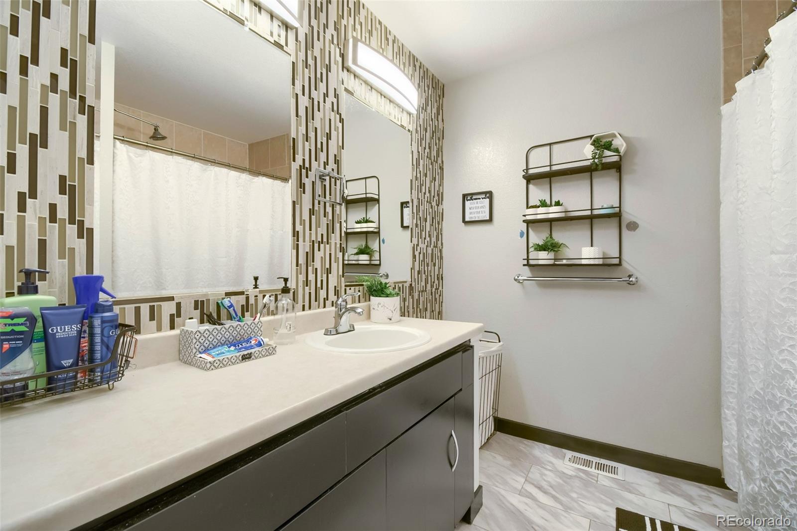 MLS Image #6 for 18646 e 42nd avenue,denver, Colorado