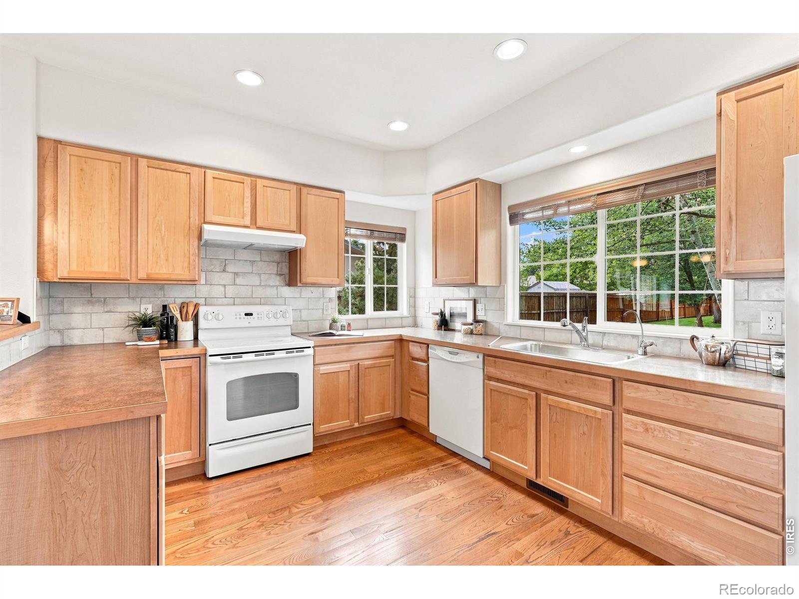 MLS Image #7 for 833 s coffman street,longmont, Colorado