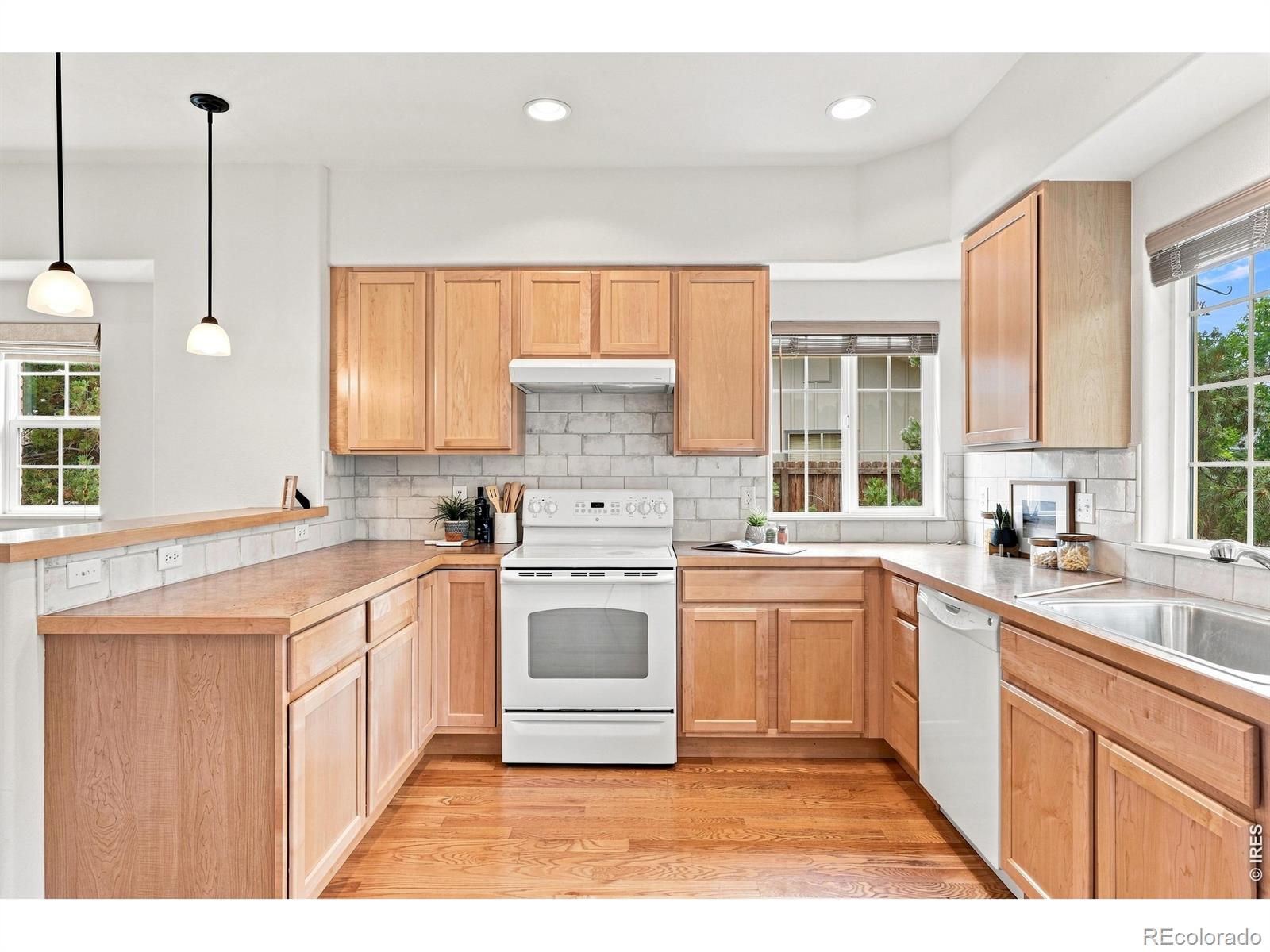 MLS Image #8 for 833 s coffman street,longmont, Colorado