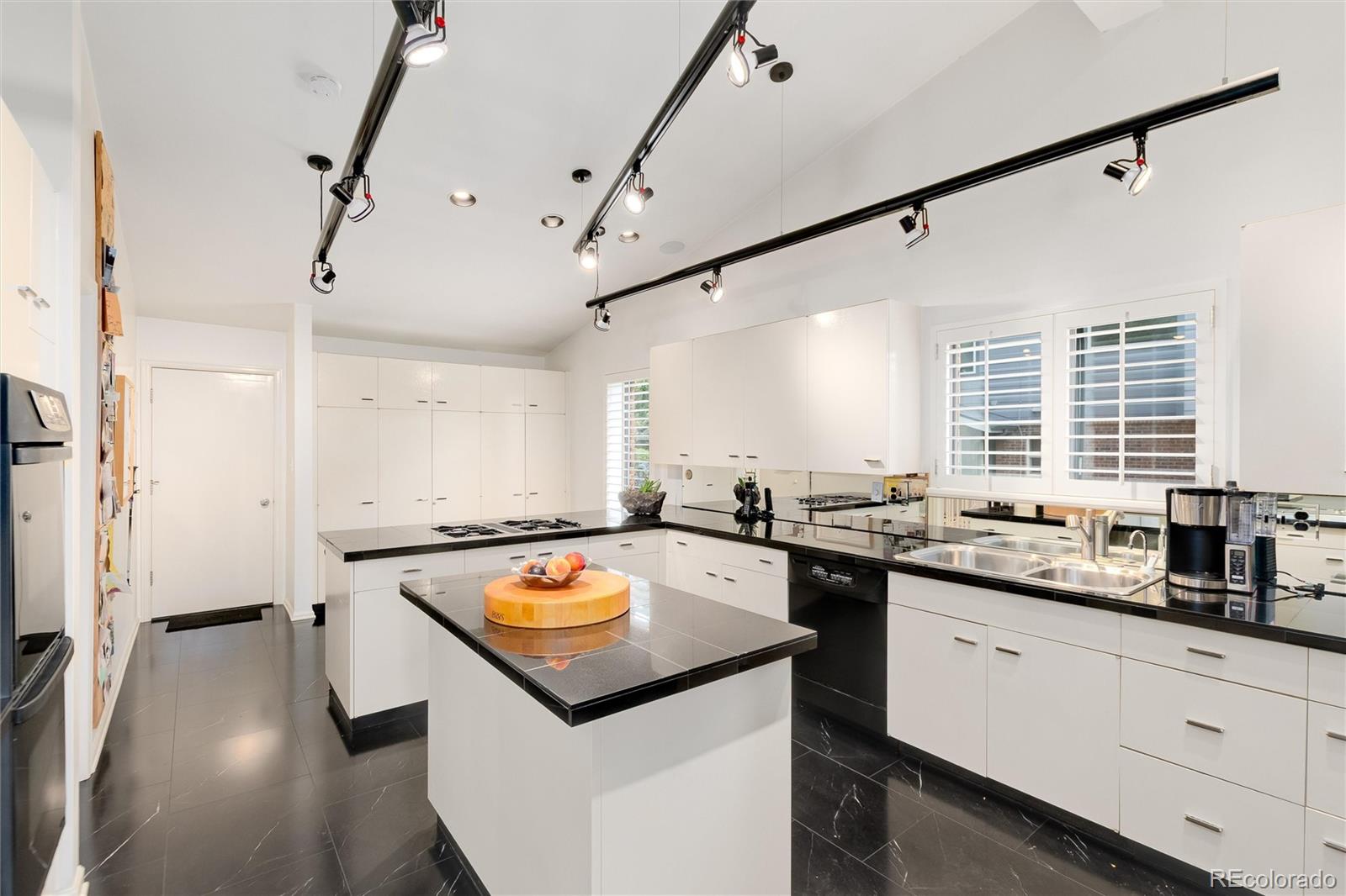 MLS Image #13 for 2601 s quebec street,denver, Colorado