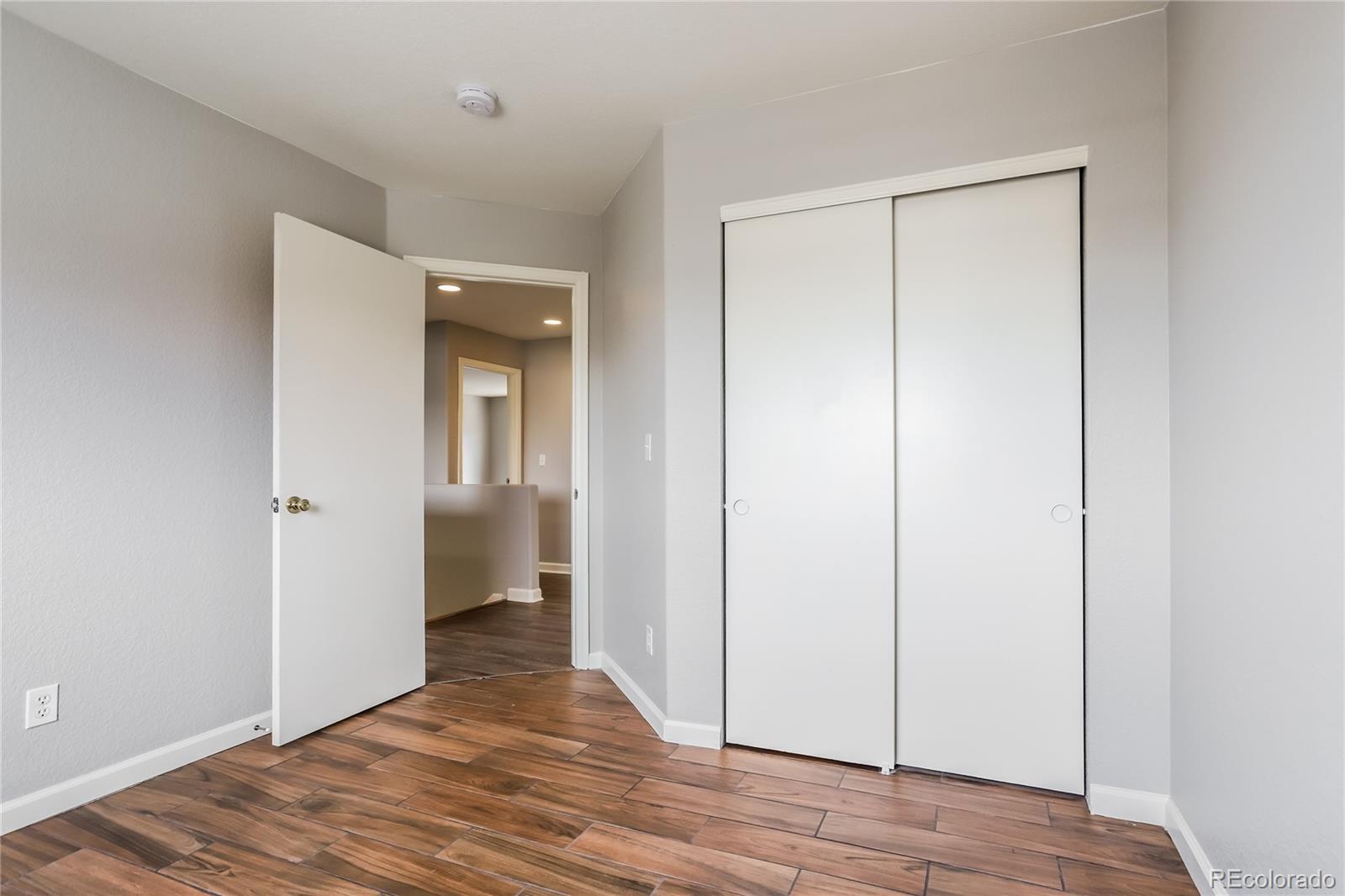 MLS Image #10 for 20788 e 38th place,denver, Colorado