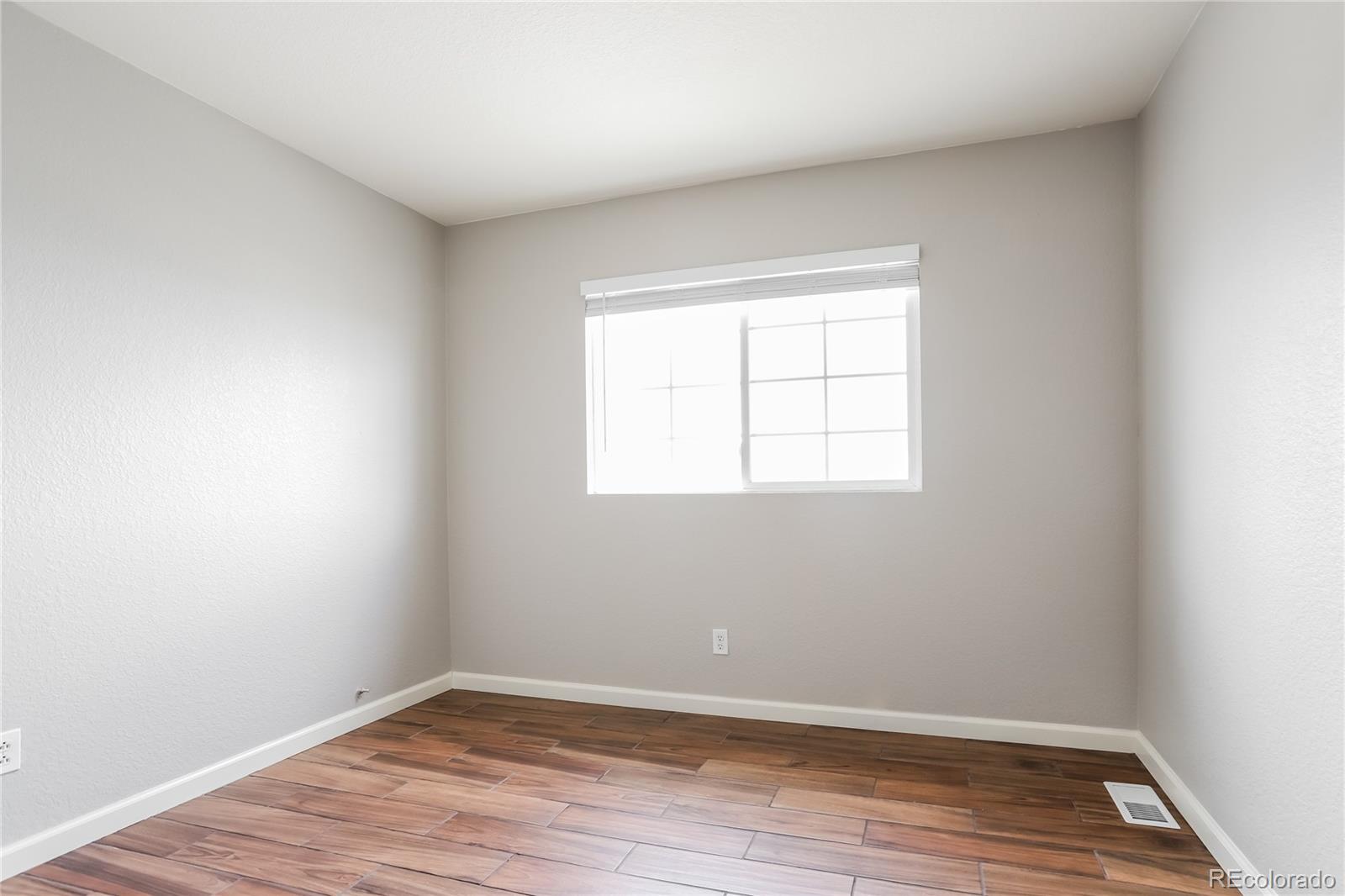 MLS Image #12 for 20788 e 38th place,denver, Colorado