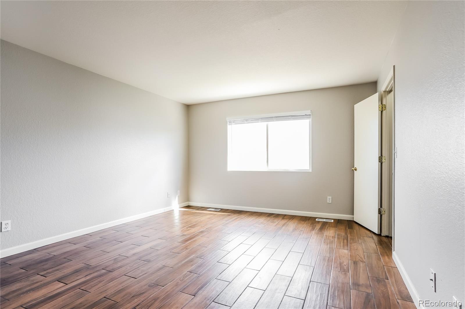 MLS Image #7 for 20788 e 38th place,denver, Colorado