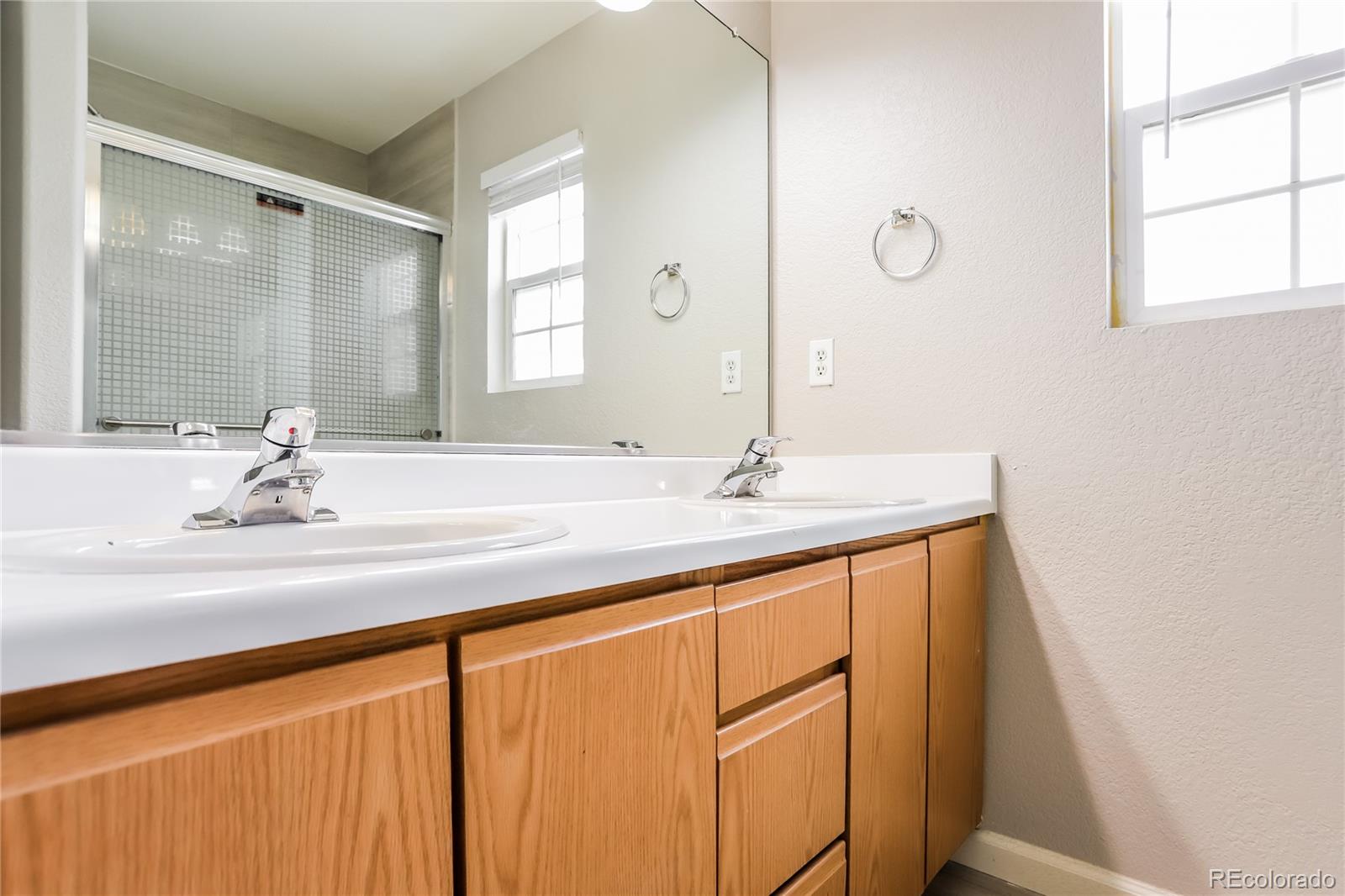 MLS Image #9 for 20788 e 38th place,denver, Colorado