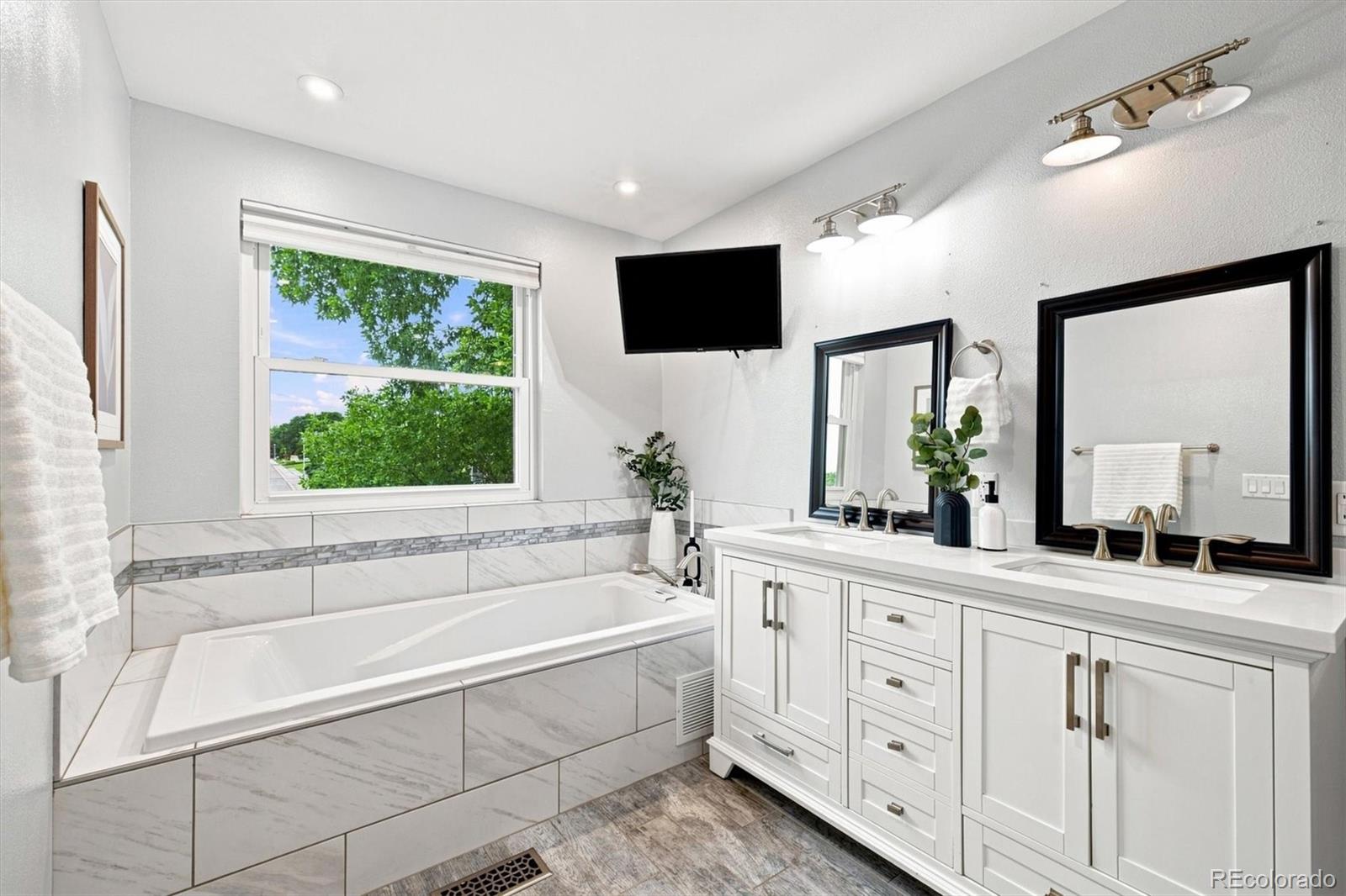 MLS Image #9 for 8799 e kenyon avenue,denver, Colorado