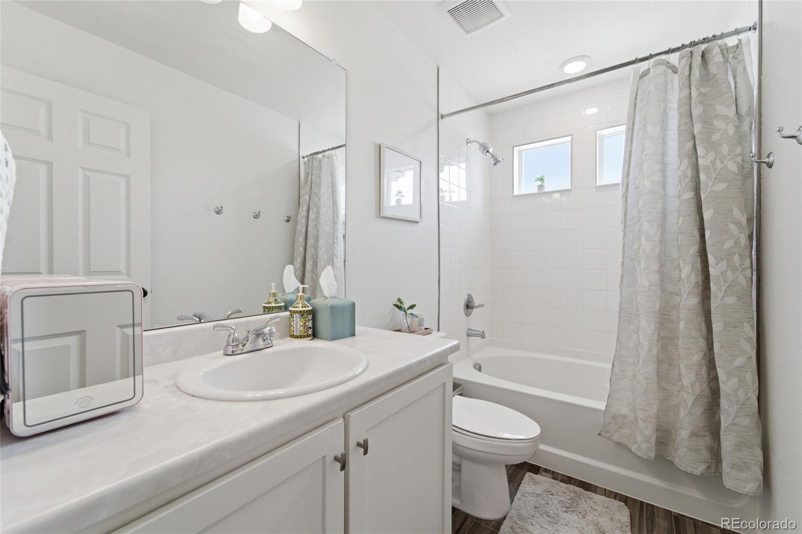 MLS Image #17 for 21962 e 44th drive,aurora, Colorado