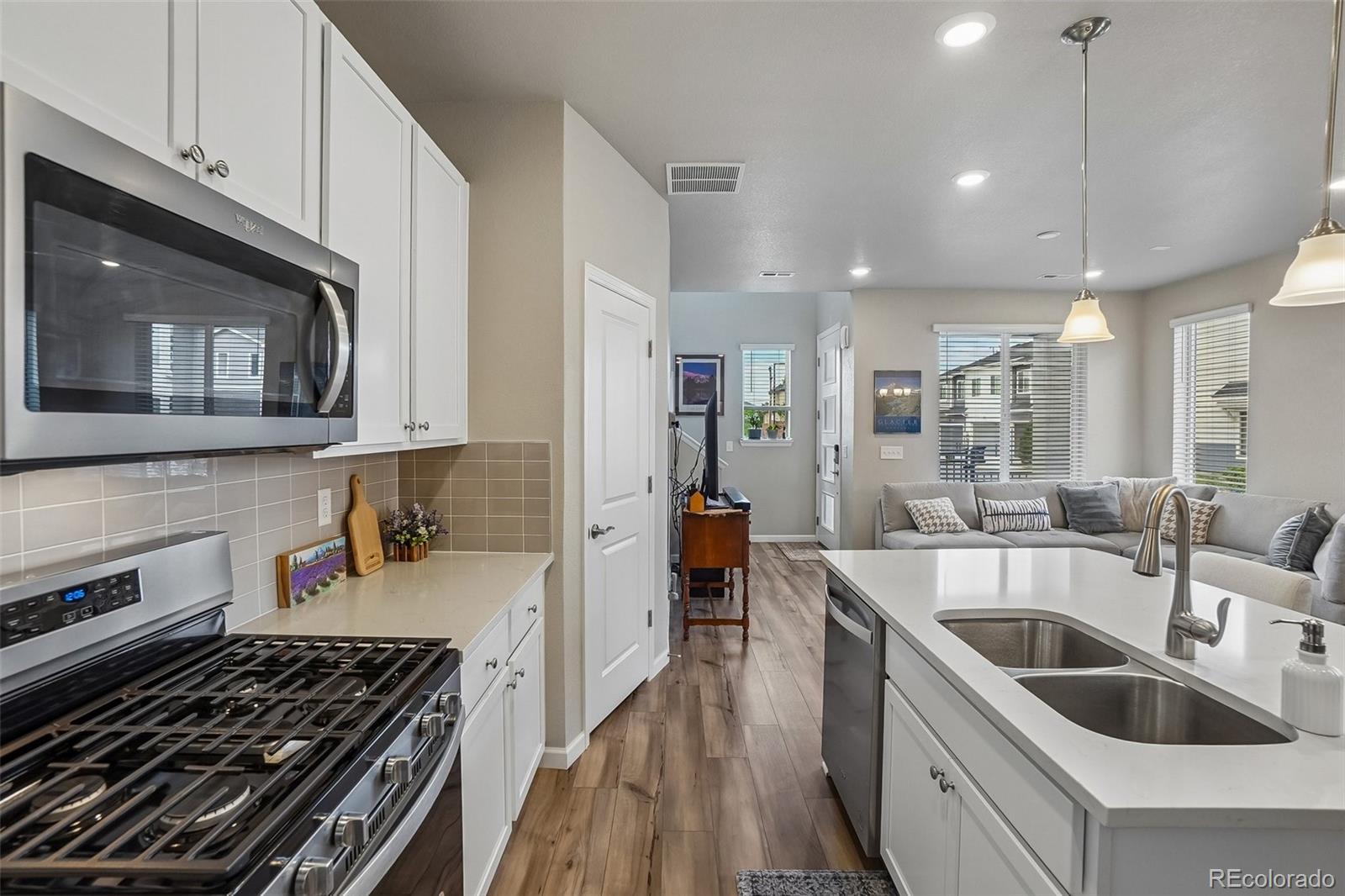MLS Image #18 for 1833 s poplar court ,denver, Colorado