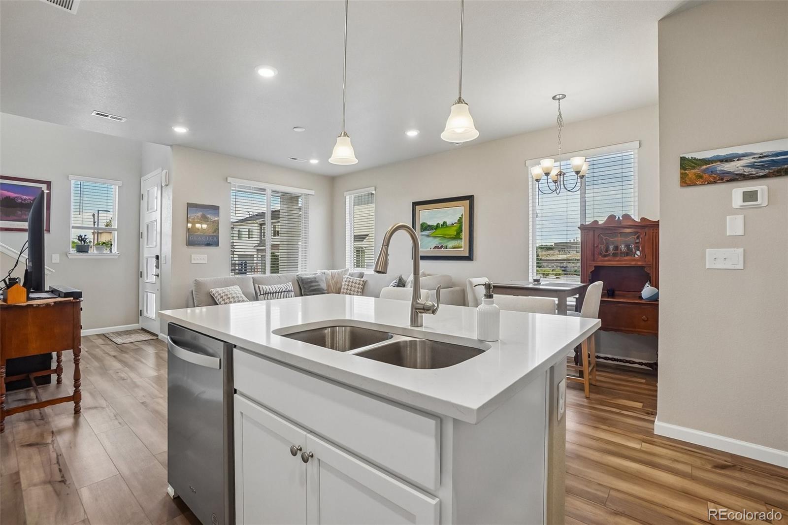 MLS Image #19 for 1833 s poplar court ,denver, Colorado