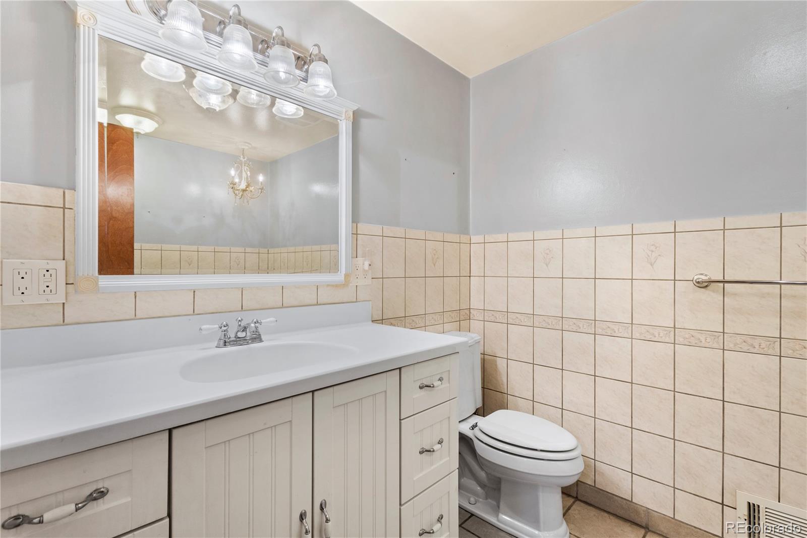 MLS Image #19 for 2773 s mabry way,denver, Colorado