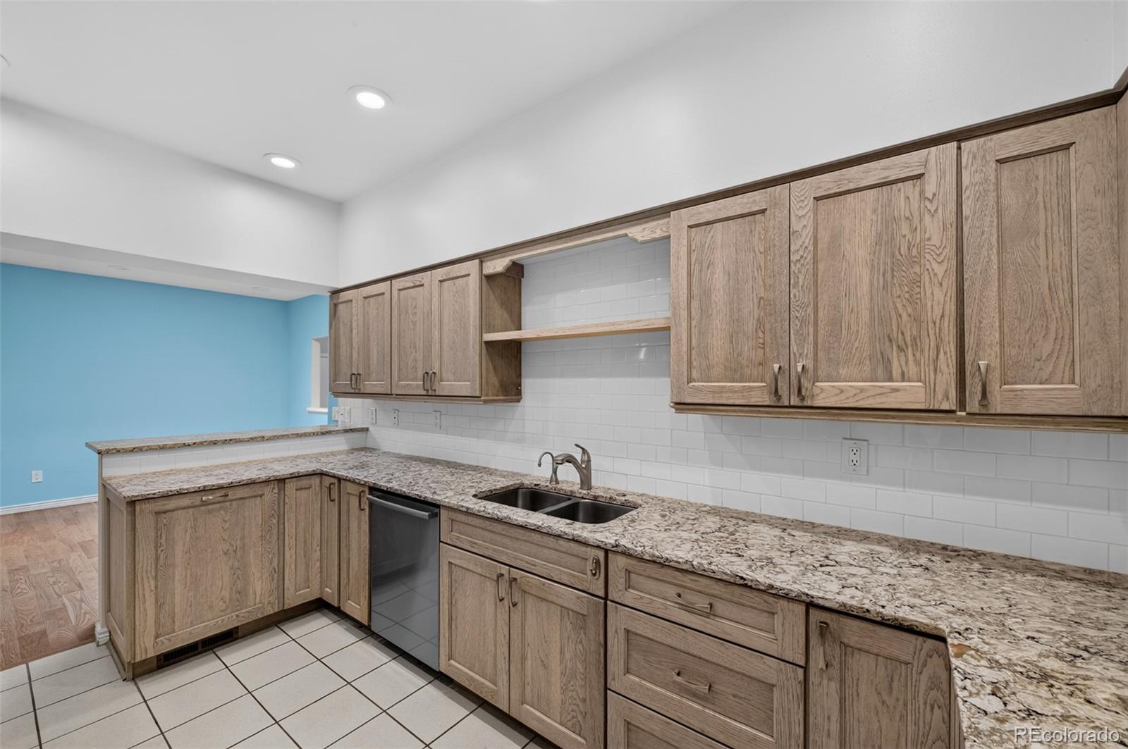 MLS Image #8 for 2800 s university boulevard,denver, Colorado