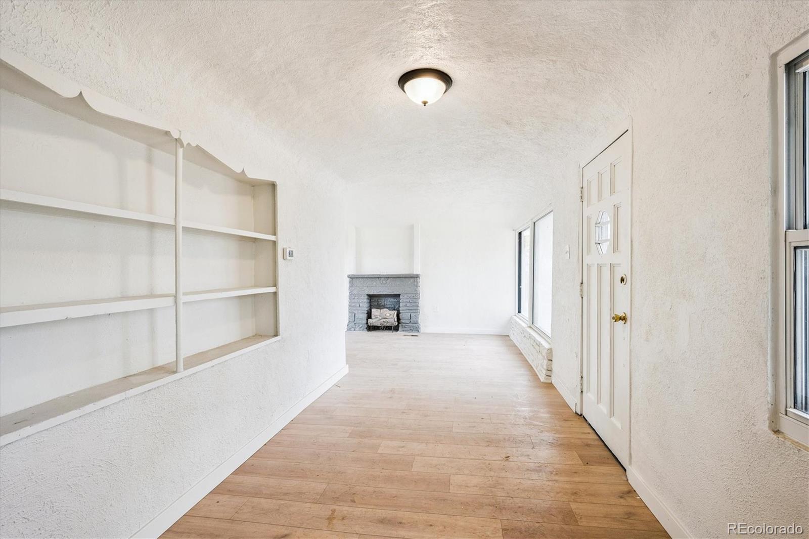 MLS Image #3 for 2110  eagle circle,aurora, Colorado