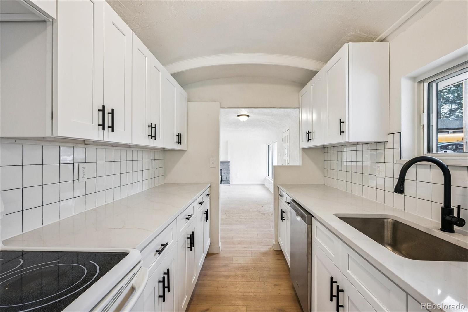 MLS Image #5 for 2110  eagle circle,aurora, Colorado