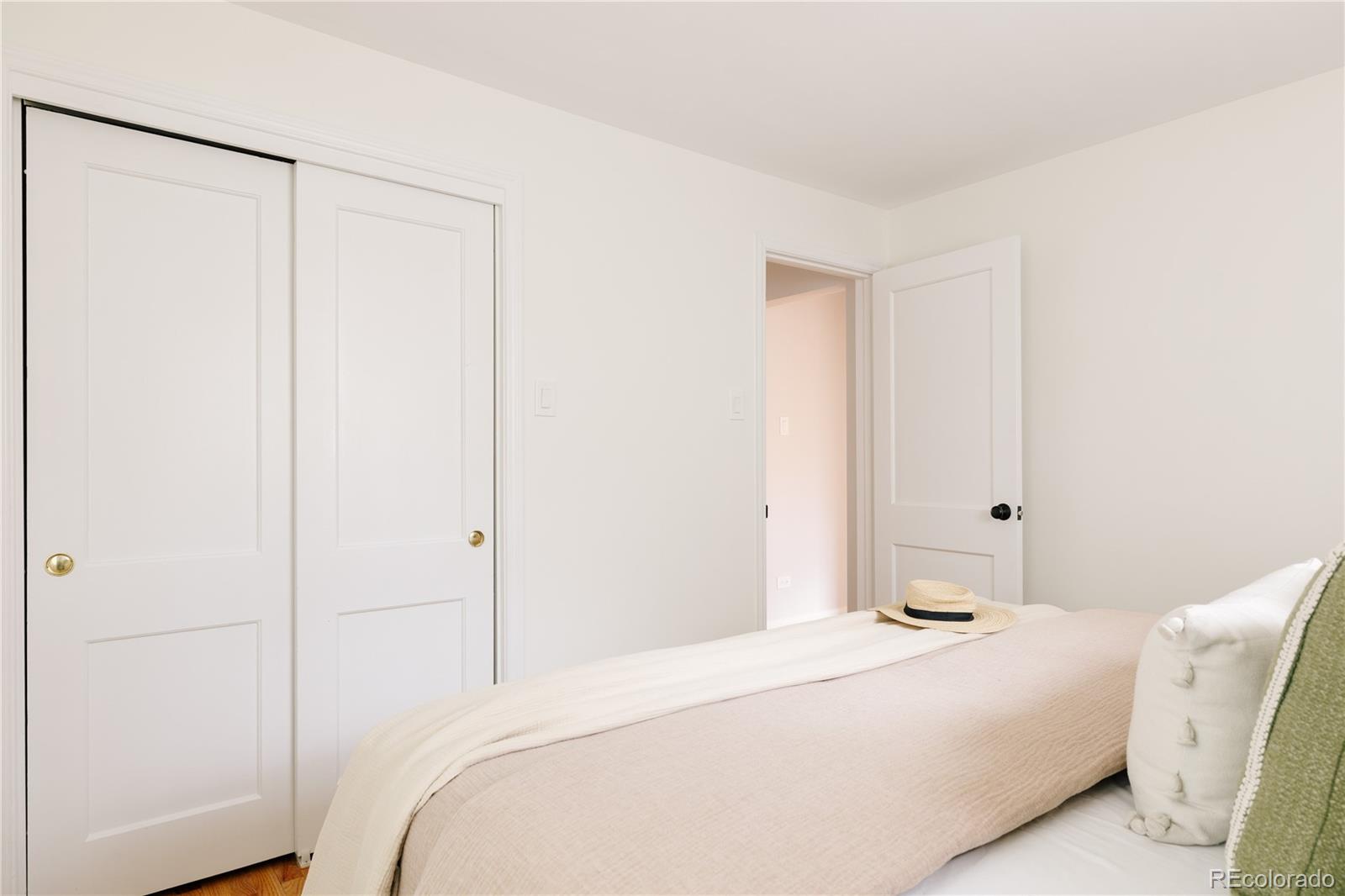 MLS Image #17 for 1120 n locust street,denver, Colorado