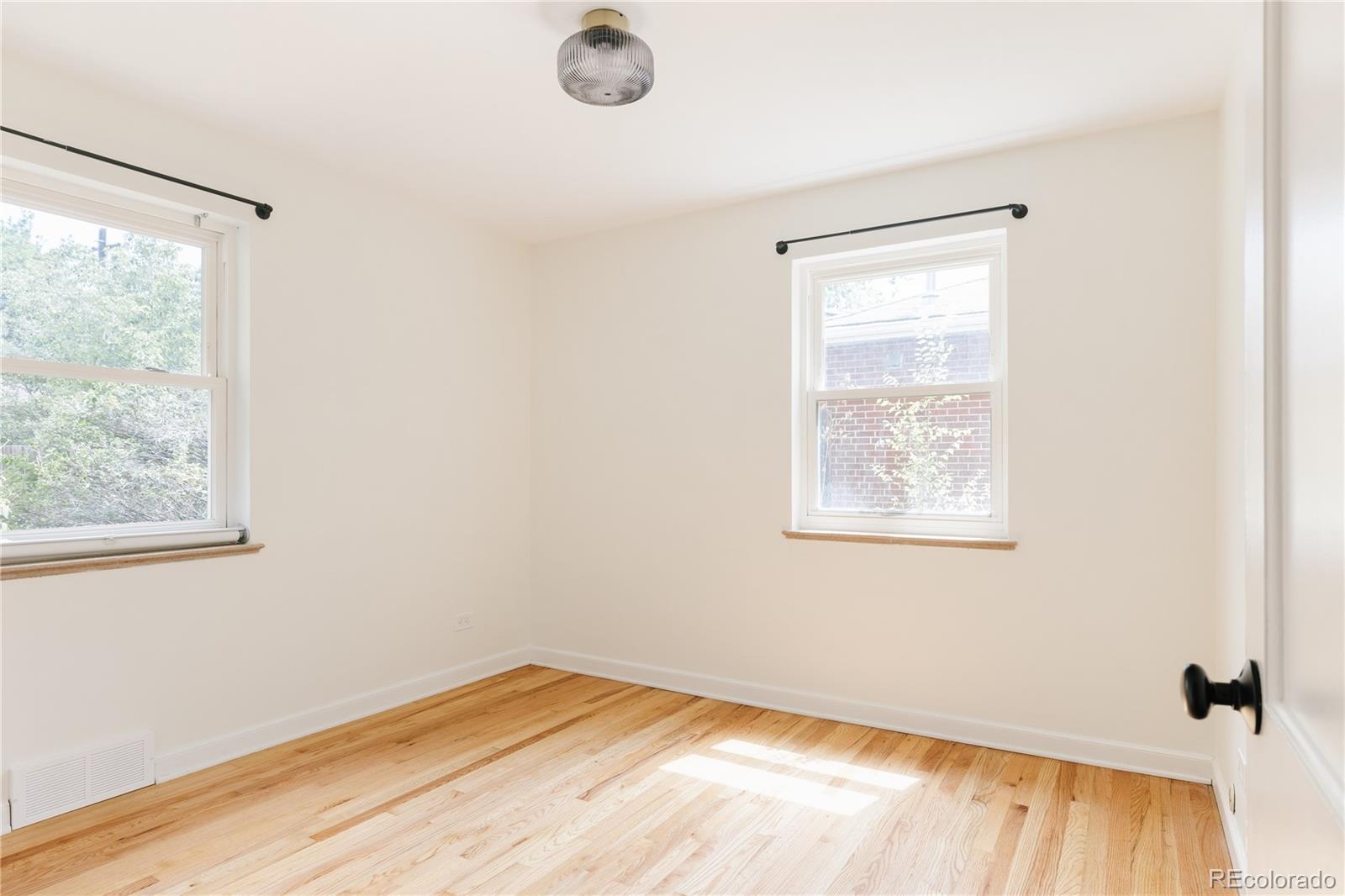 MLS Image #18 for 1120 n locust street,denver, Colorado