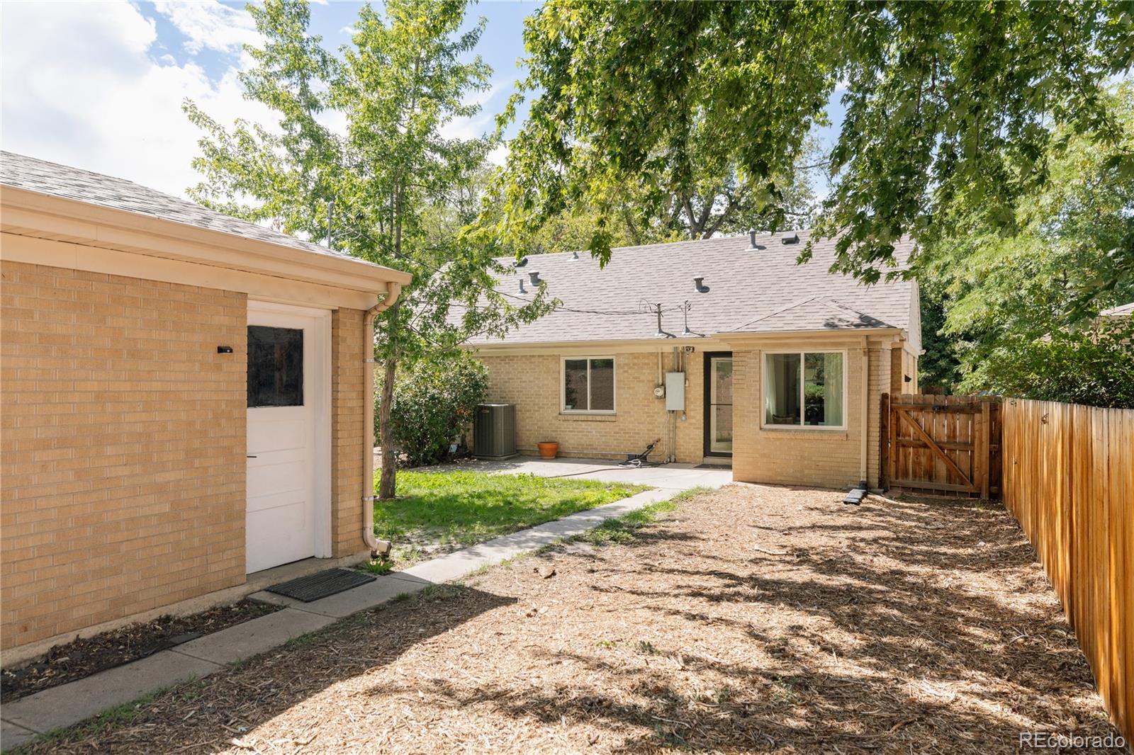 MLS Image #23 for 1120 n locust street,denver, Colorado