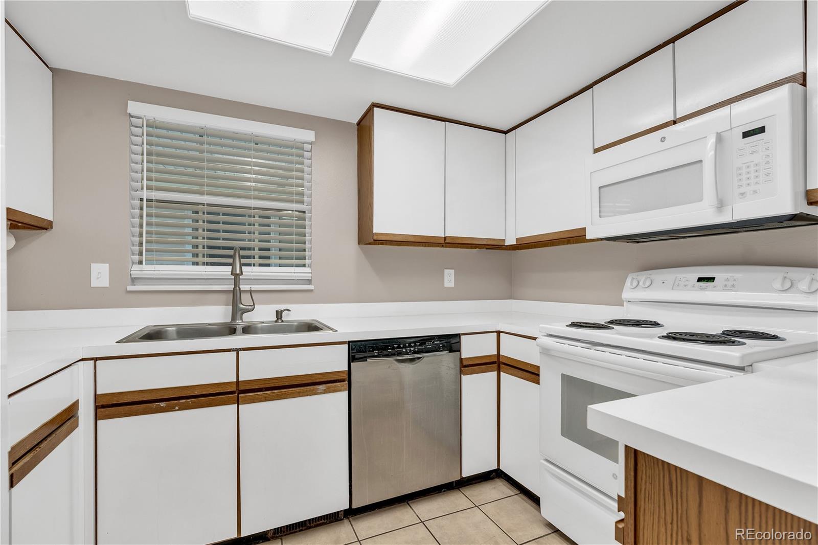 MLS Image #10 for 12524 e pacific circle,aurora, Colorado