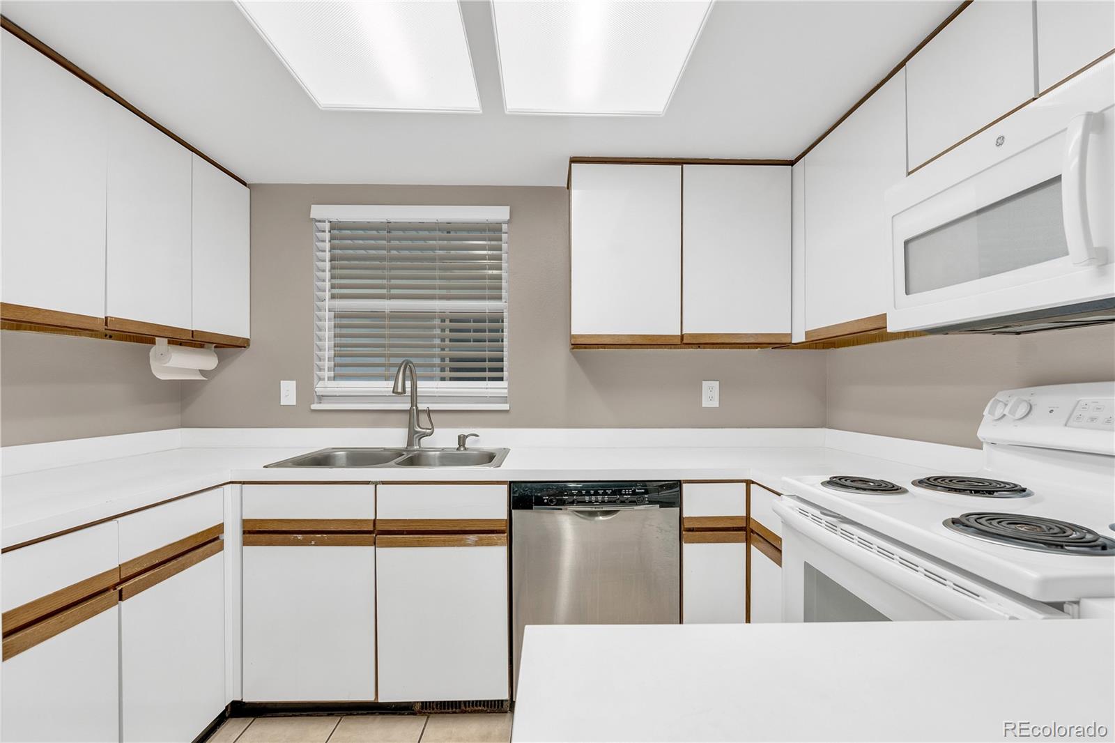 MLS Image #9 for 12524 e pacific circle,aurora, Colorado