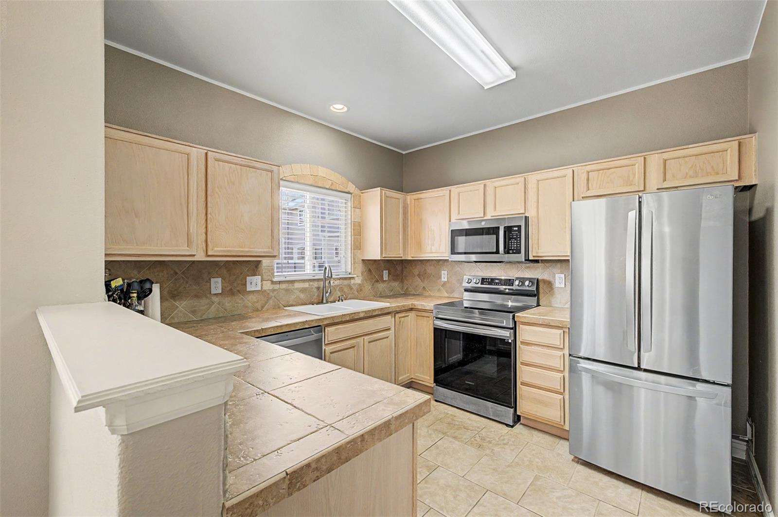 MLS Image #3 for 19258 e gunnison circle,aurora, Colorado