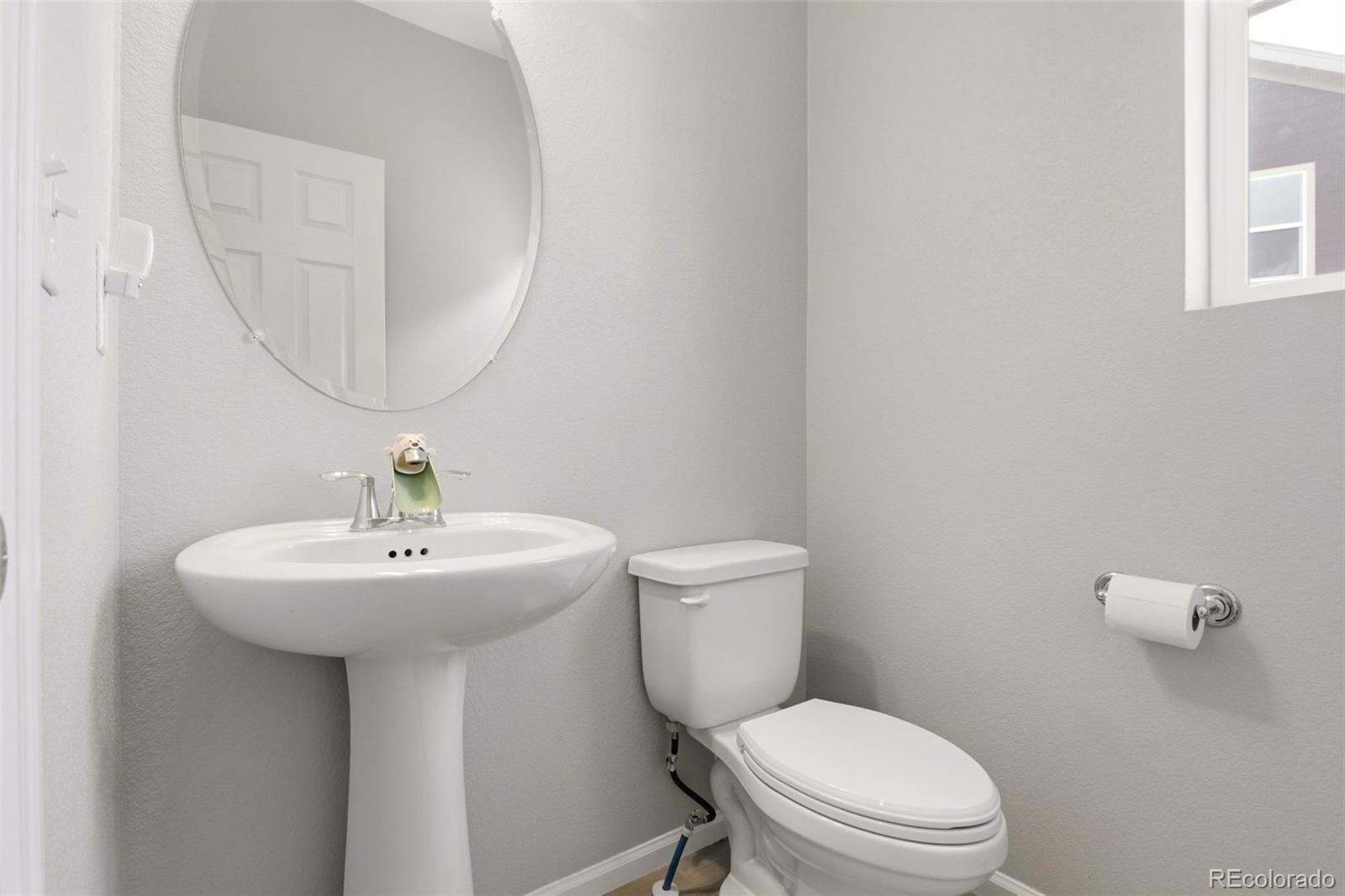 MLS Image #11 for 6567 n ceylon street,denver, Colorado