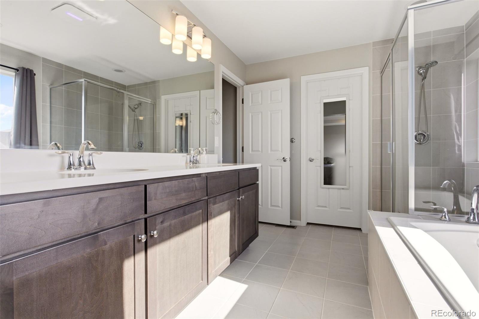 MLS Image #15 for 6567 n ceylon street,denver, Colorado