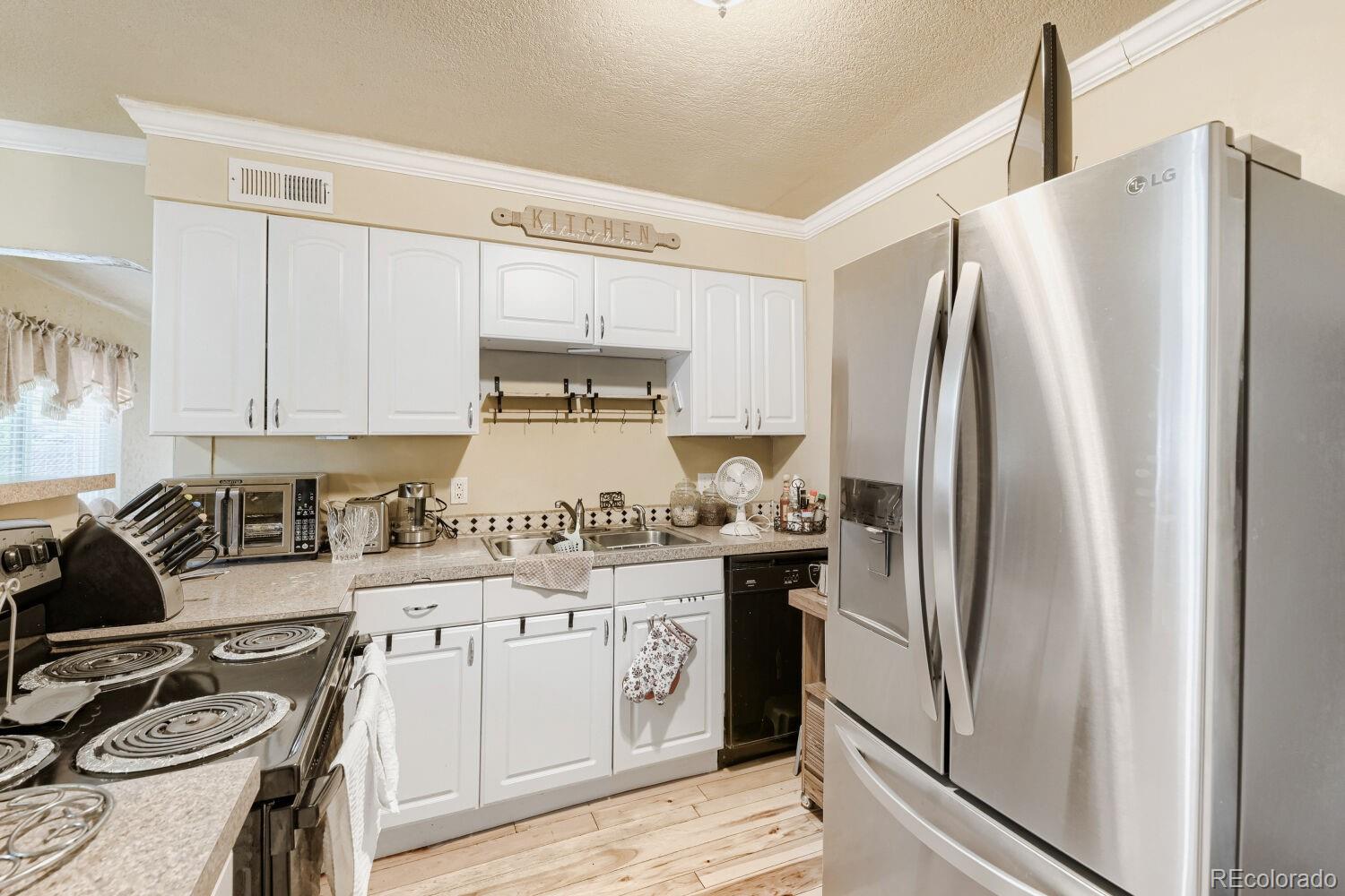 MLS Image #11 for 9390  nagel drive,denver, Colorado