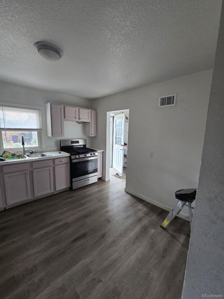 MLS Image #10 for 807 s vrain street,denver, Colorado