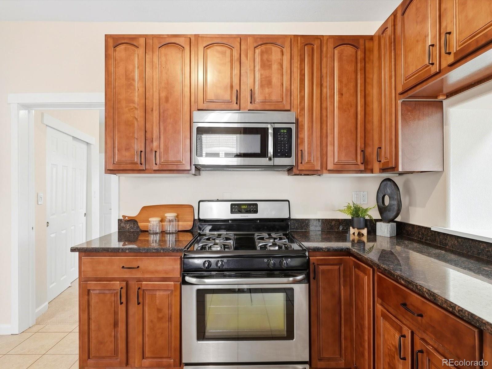 MLS Image #14 for 555 s lincoln street,denver, Colorado